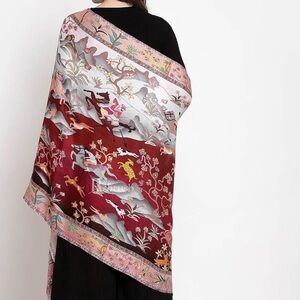 ❤️ Shawl or scarf. Floral & animal design. New w/tag.Great gift.